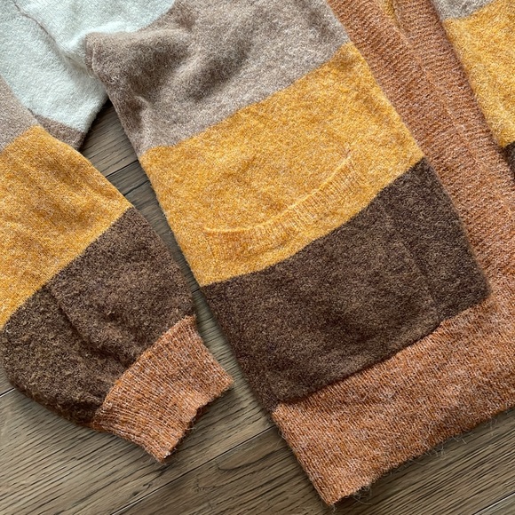 Pink lily color block cardigan - Picture 3 of 5